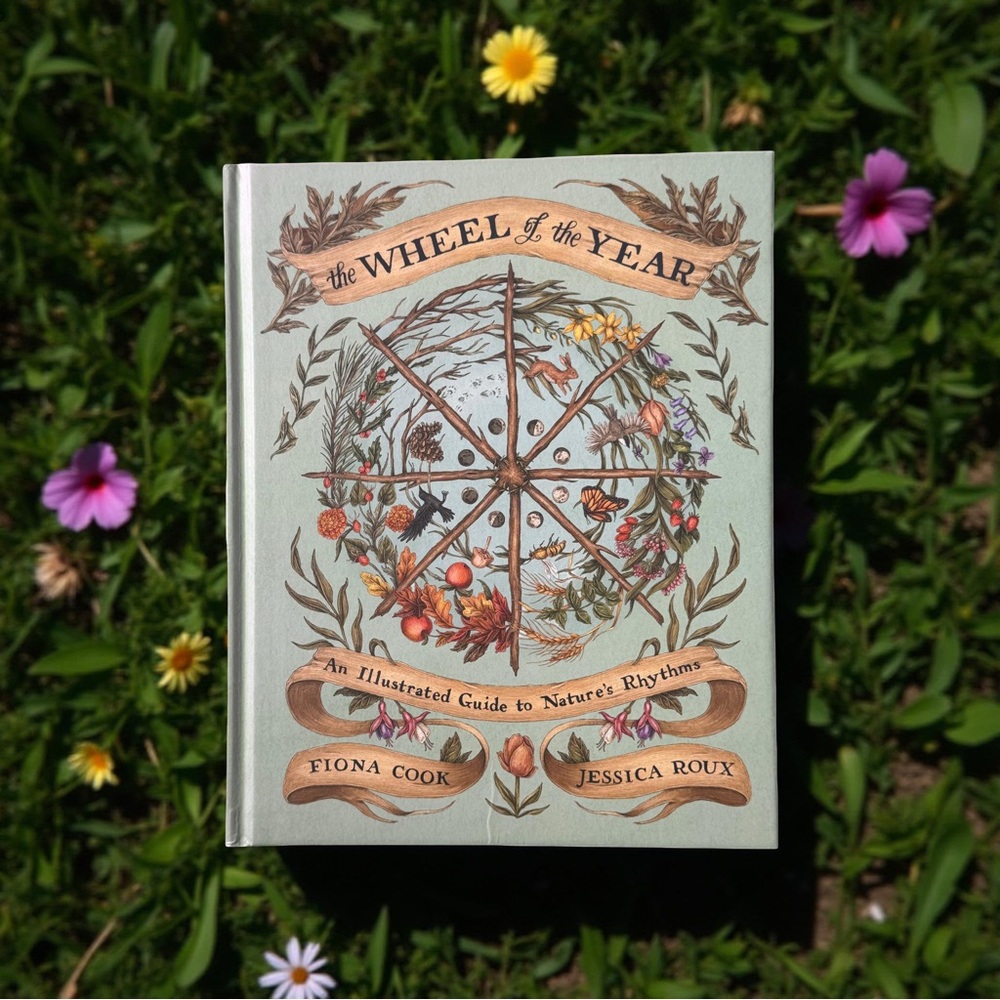 The Wheel of the Year Illustrated Guide - Green Cover